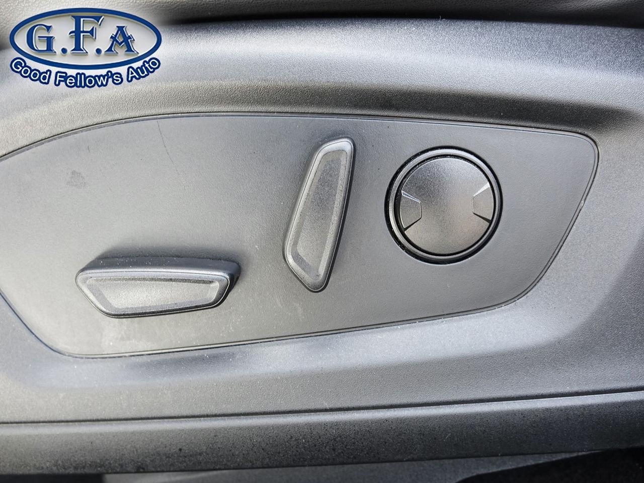 2023 Ford Explorer XLT MODEL, AWD, 7 PASSENGER, LEATHER SEATS, PANORA Photo