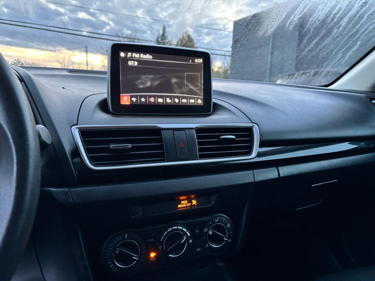 2015 Mazda MAZDA3 GS - Photo #13