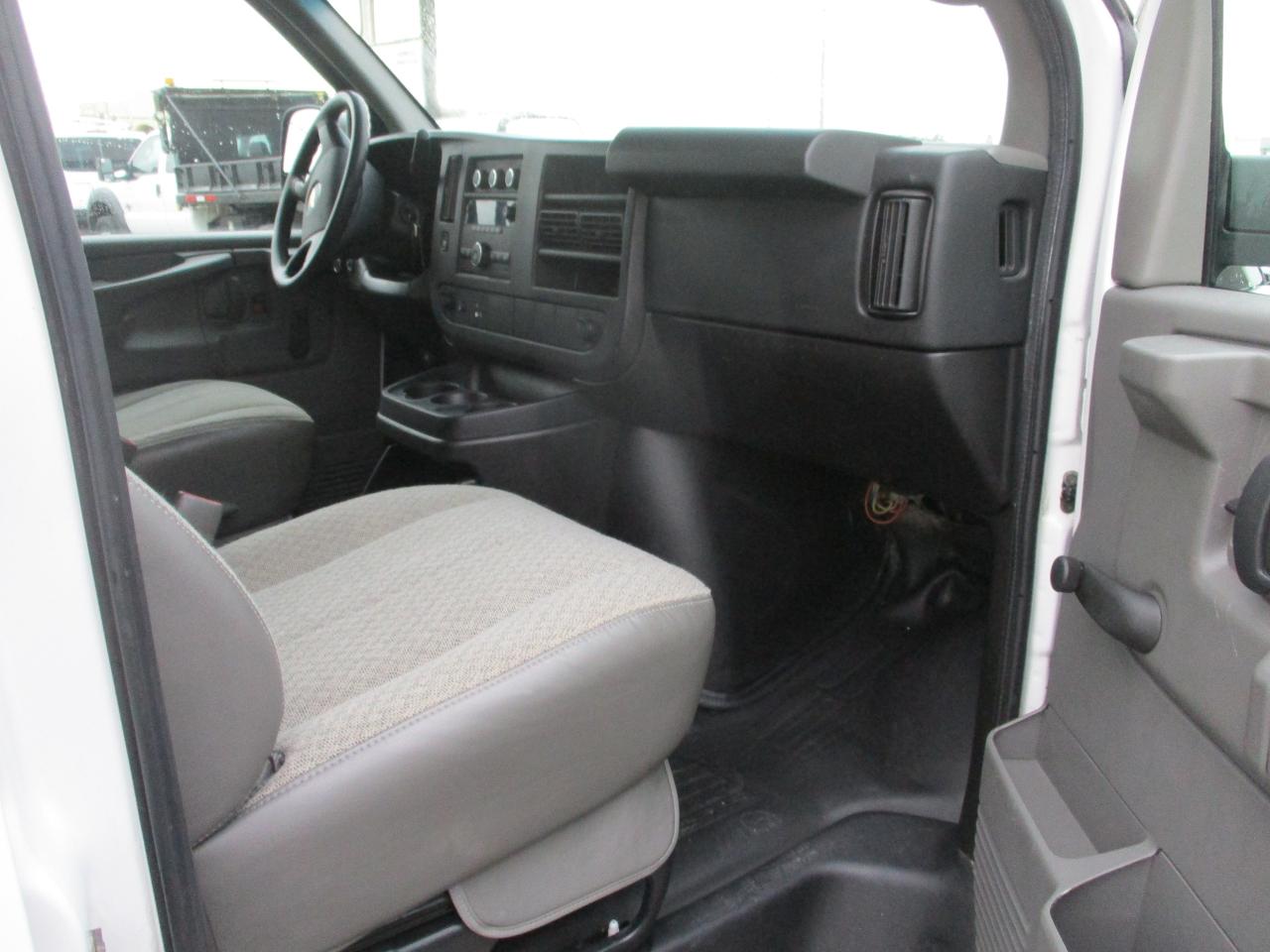 2013 Chevrolet Express Cargo Van RWD 2500 135" - Photo #9