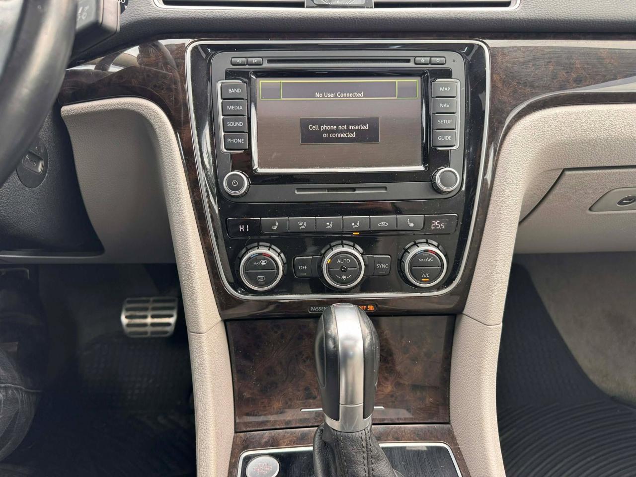 2015 Volkswagen Passat HIGHLINE Photo