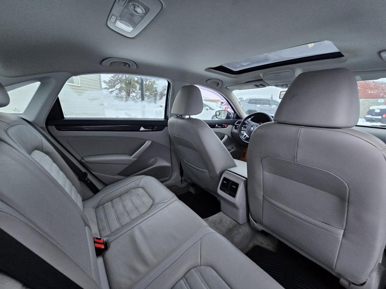 2015 Volkswagen Passat HIGHLINE Photo