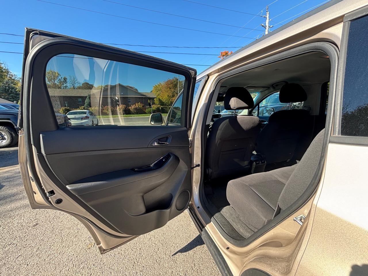 2012 Chevrolet Orlando 1LT - Photo #11