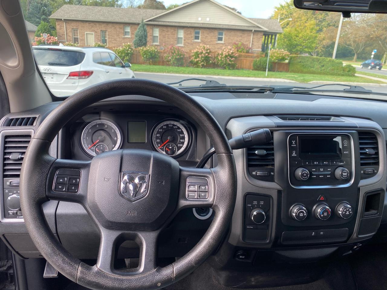 2015 RAM 1500 4WD QUAD CAB 140.5" ST - Photo #9
