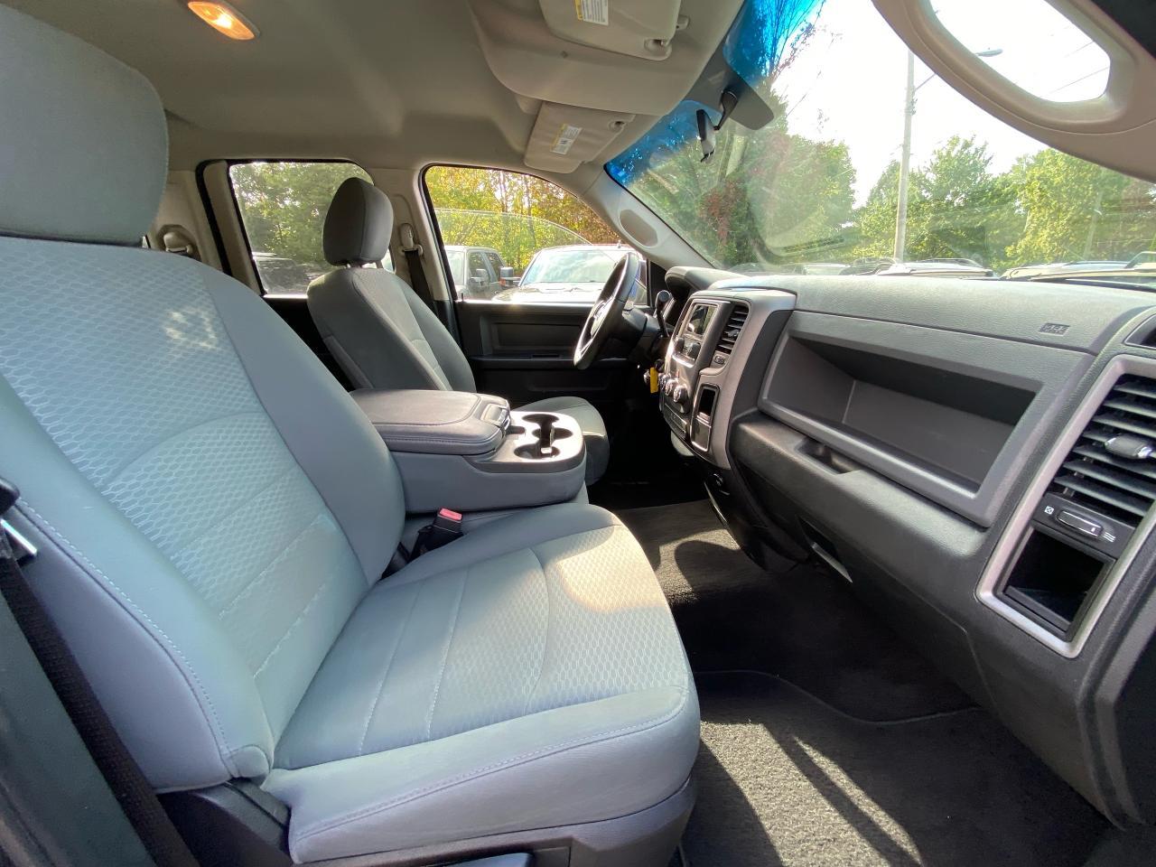 2015 RAM 1500 4WD QUAD CAB 140.5" ST - Photo #10