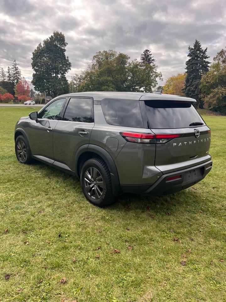 2022 Nissan Pathfinder S 4WD *One Owner / 8-Seater - Photo #4