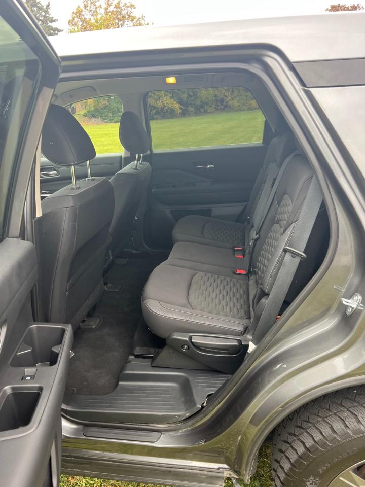 2022 Nissan Pathfinder S 4WD *One Owner / 8-Seater - Photo #10