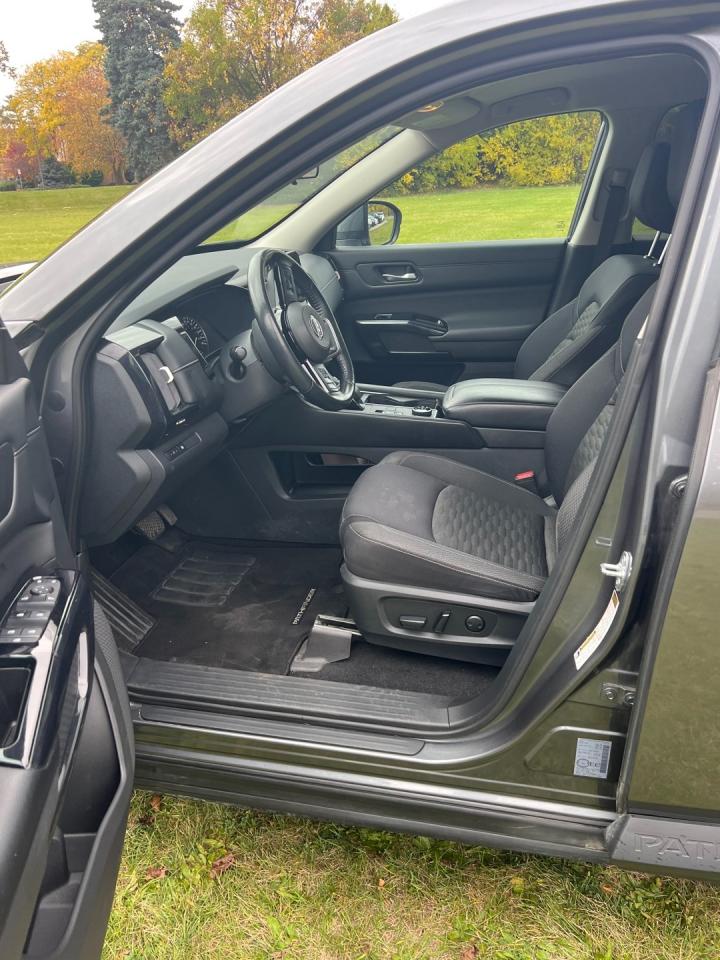 2022 Nissan Pathfinder S 4WD *One Owner / 8-Seater - Photo #9