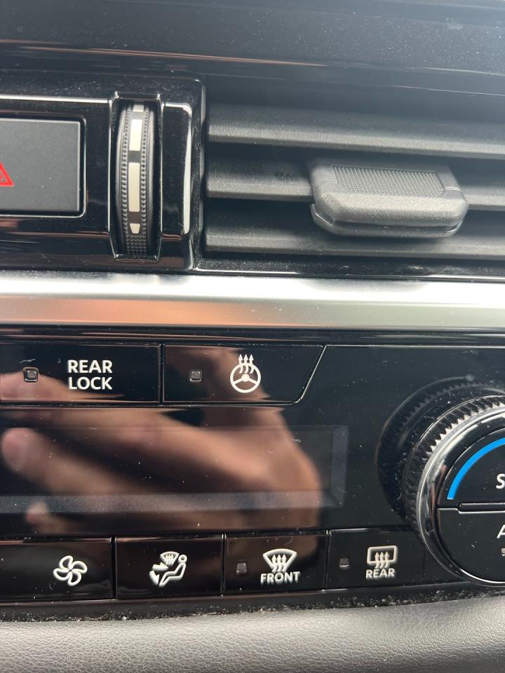 2022 Nissan Pathfinder S 4WD *One Owner / 8-Seater - Photo #17