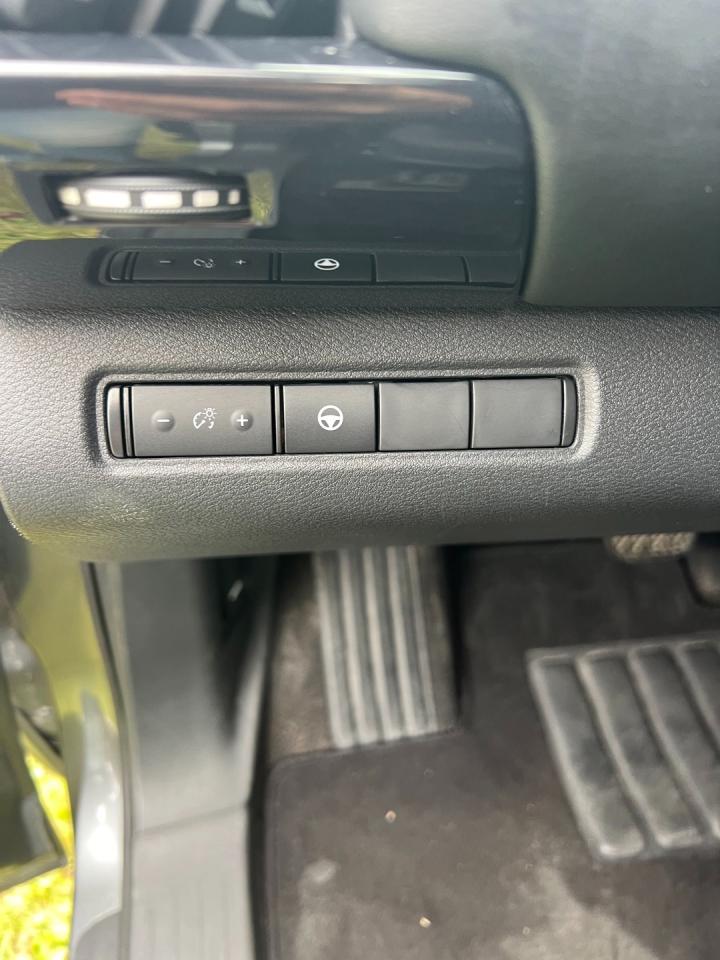 2022 Nissan Pathfinder S 4WD *One Owner / 8-Seater - Photo #19