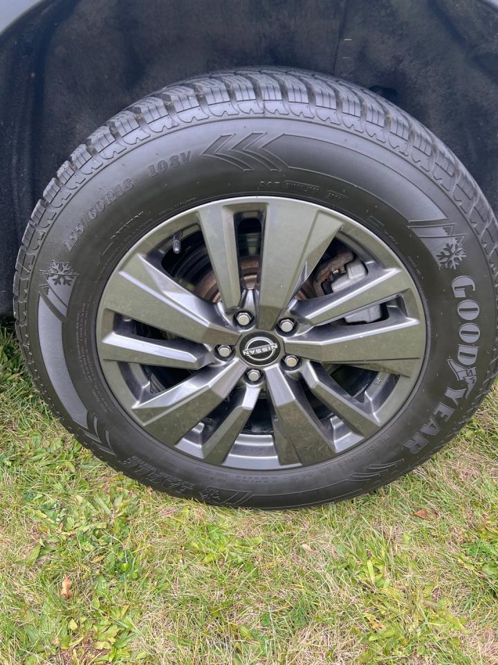 2022 Nissan Pathfinder S 4WD *One Owner / 8-Seater - Photo #23