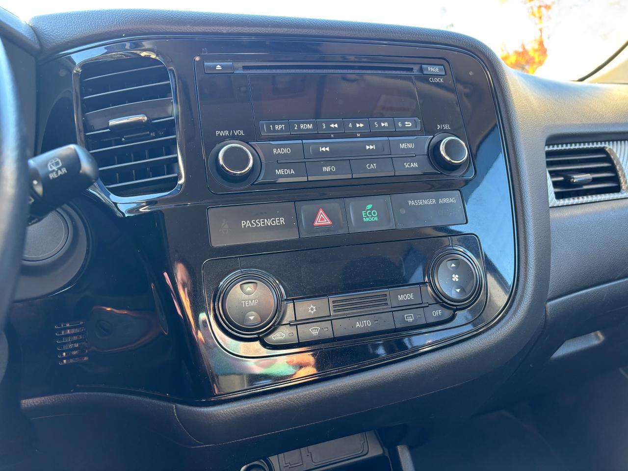 2016 Mitsubishi Outlander ES - Photo #10