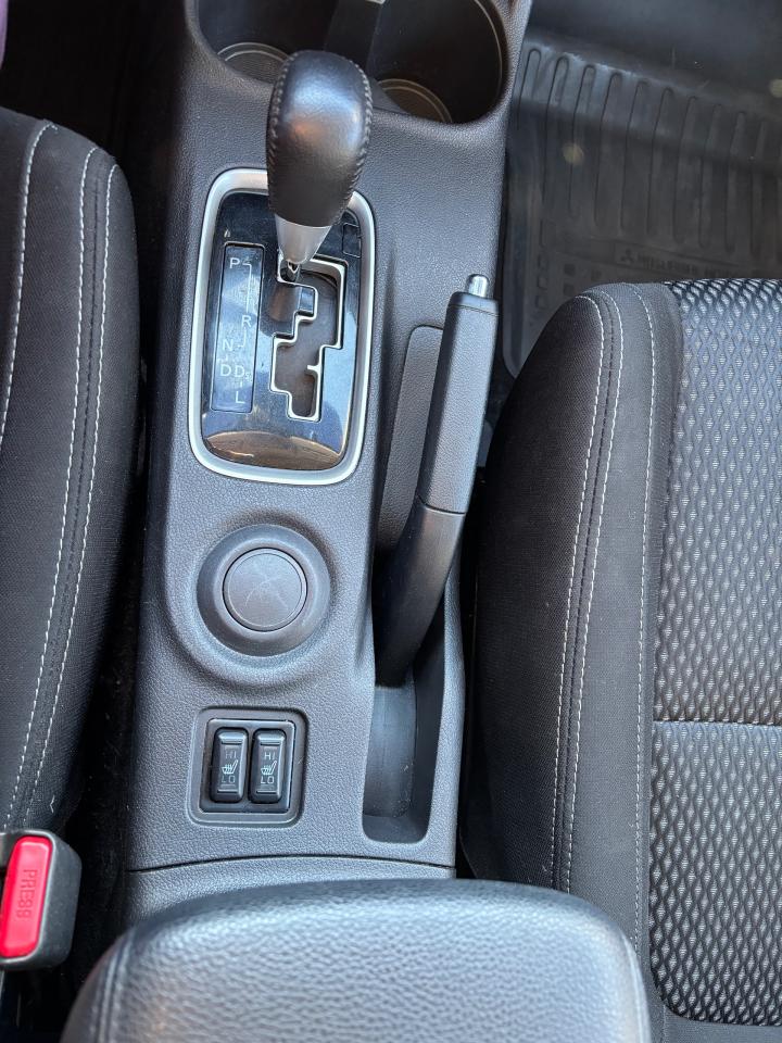 2016 Mitsubishi Outlander ES - Photo #11