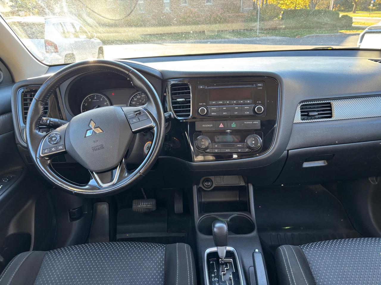 2016 Mitsubishi Outlander ES - Photo #9