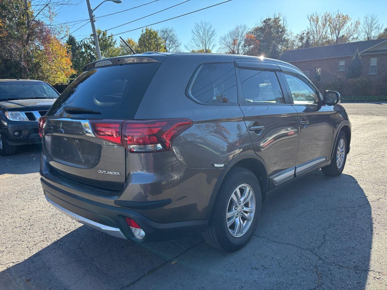 2016 Mitsubishi Outlander ES - Photo #3