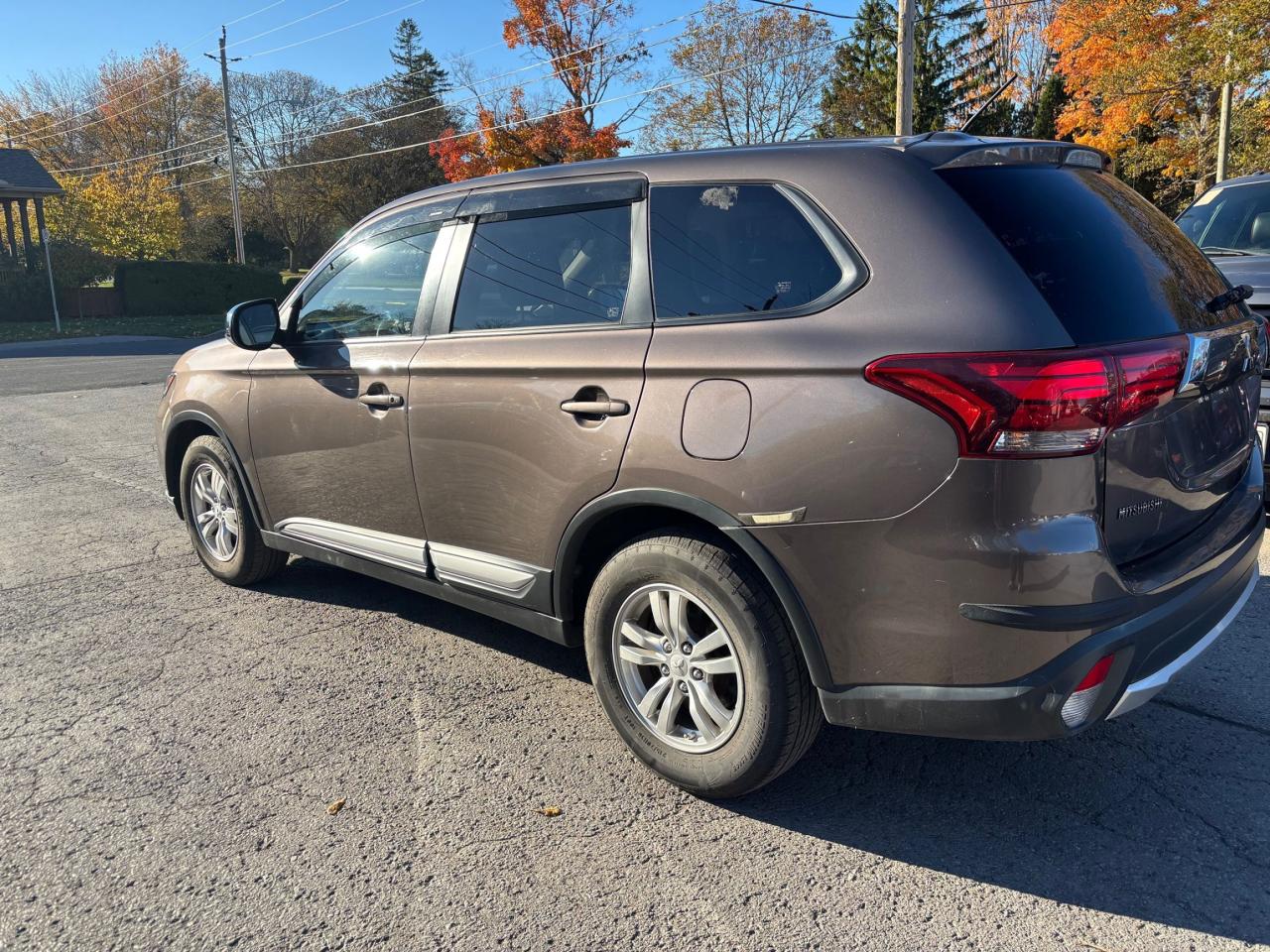2016 Mitsubishi Outlander ES - Photo #5