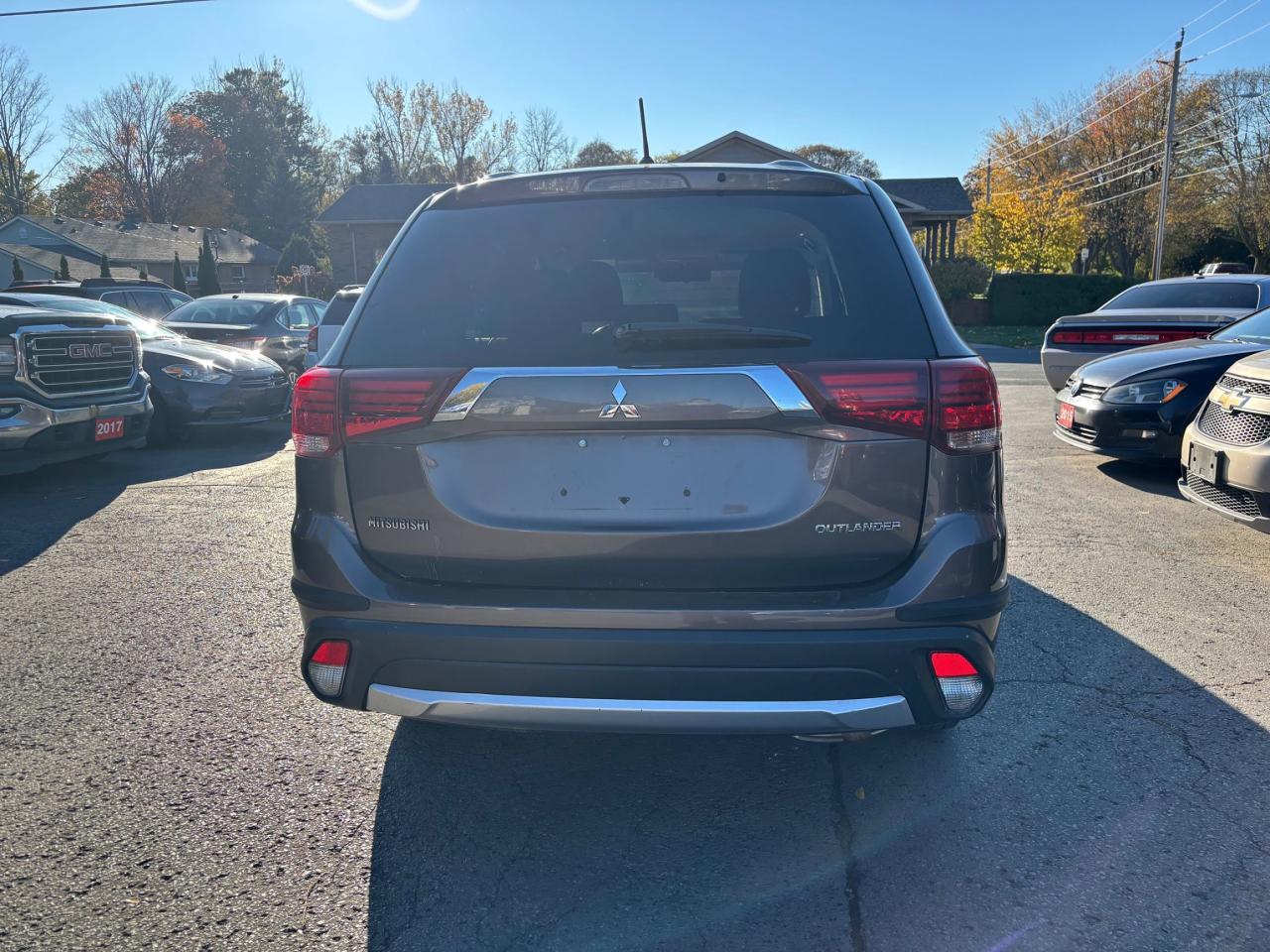 2016 Mitsubishi Outlander ES Photo3