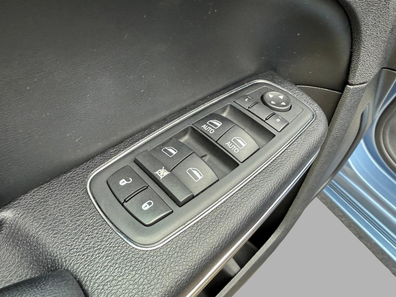 2011 Chrysler 300 4dr Sdn Limited RWD Photo