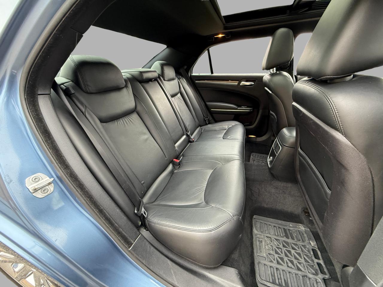 2011 Chrysler 300 4dr Sdn Limited RWD Photo