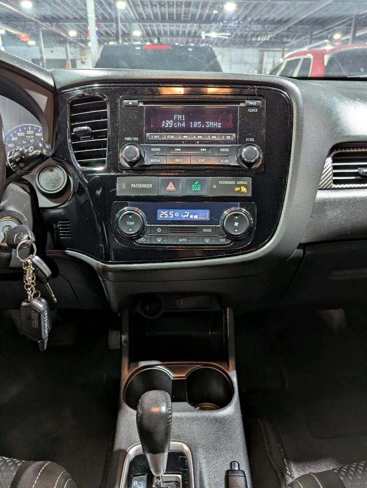 2016 Mitsubishi Outlander AWC 4dr ES Photo