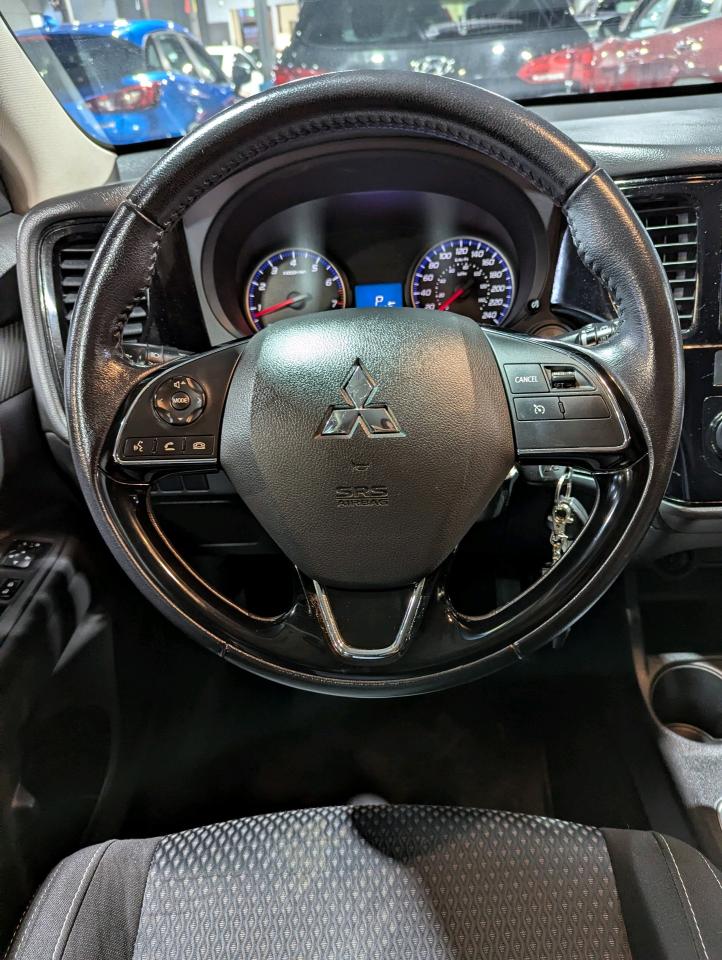 2016 Mitsubishi Outlander AWC 4dr ES Photo