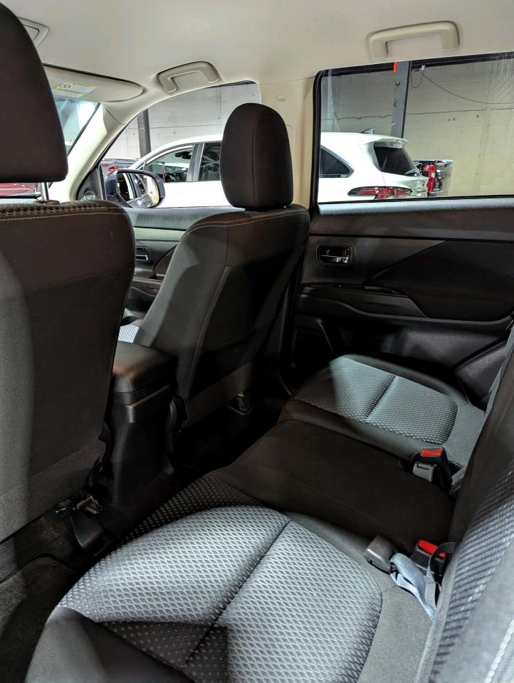 2016 Mitsubishi Outlander AWC 4dr ES Photo