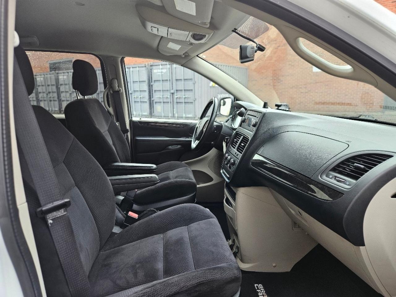 2014 Dodge Grand Caravan SE-FULL STOW AND GO-REAR POWER WINDOWS Photo