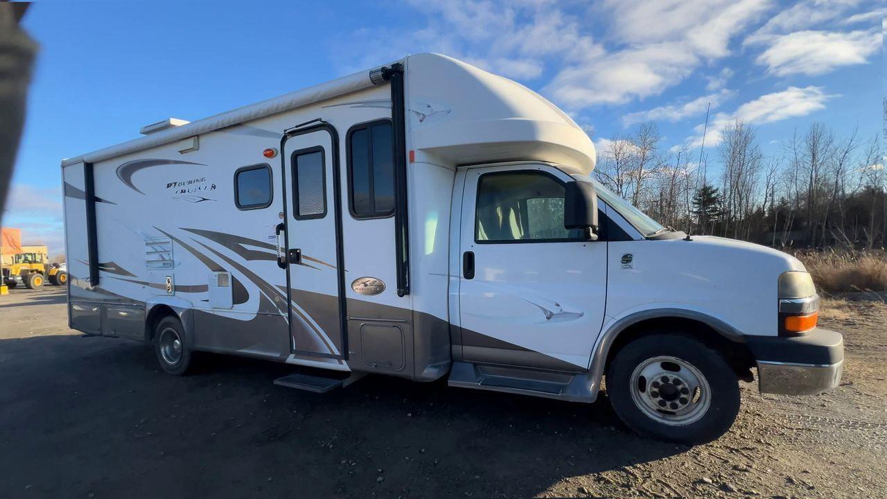 2009 Chevrolet Express A/C, MOTORHOME, TV, KITCHEN, BEDROOM, BATHROOM, CRUISE CONTROL, BACK UP CAMERA!! Photo