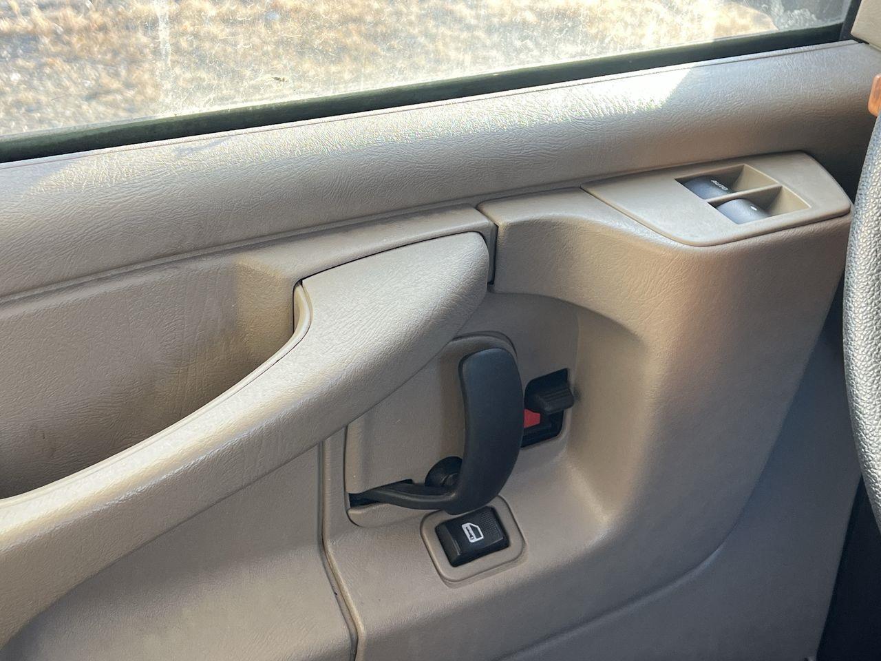 2009 Chevrolet Express A/C, MOTORHOME, TV, KITCHEN, BEDROOM, BATHROOM, CRUISE CONTROL, BACK UP CAMERA!! Photo