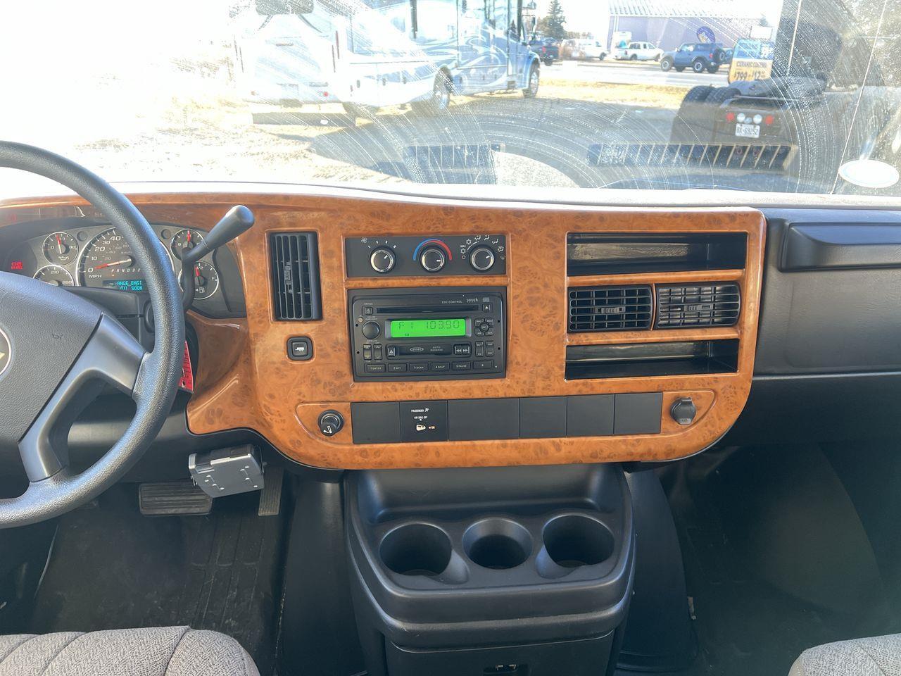 2009 Chevrolet Express A/C, MOTORHOME, CRUISE CONTROL, BACK UP CAMERA!! Photo