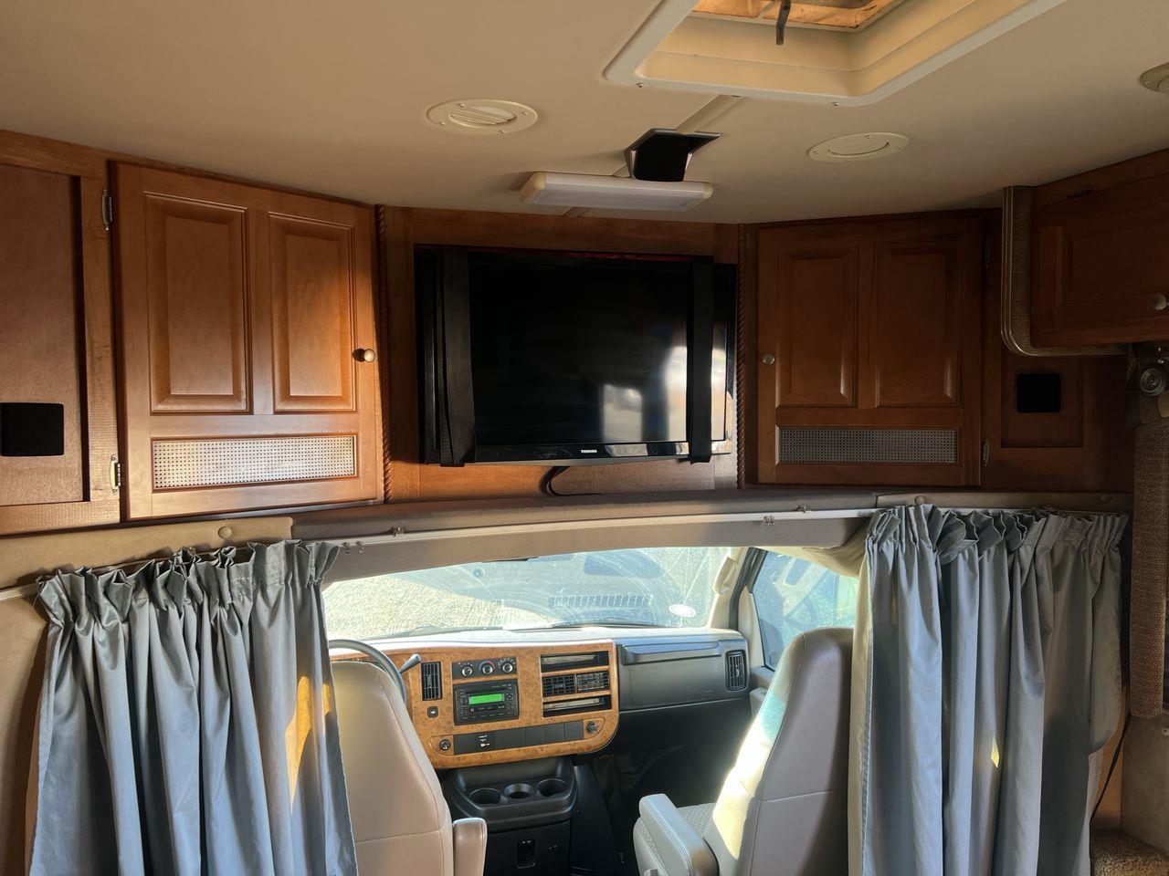 2009 Chevrolet Express A/C, MOTORHOME, CRUISE CONTROL, BACK UP CAMERA!! Photo