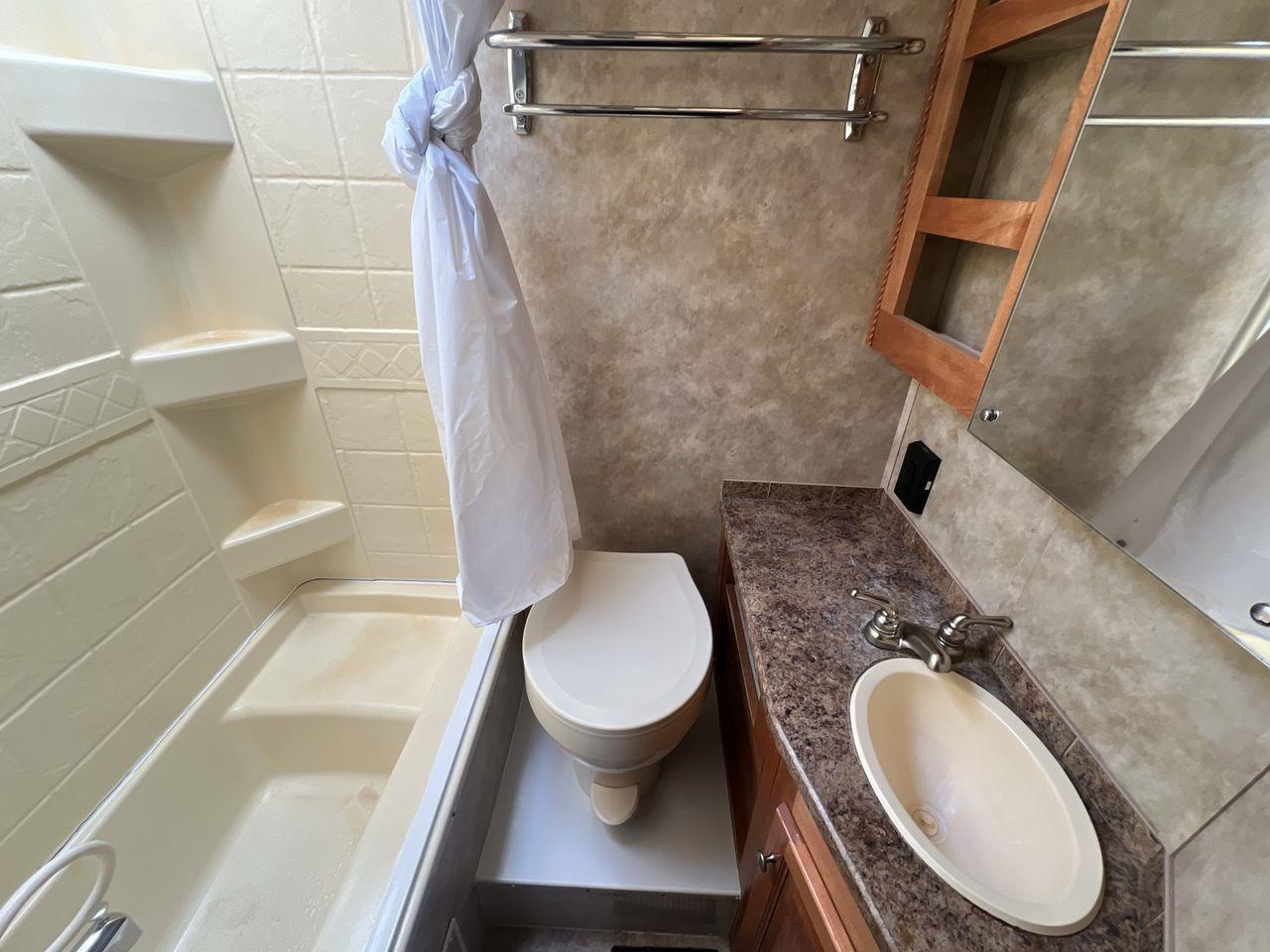 2009 Chevrolet Express A/C, MOTORHOME, CRUISE CONTROL, BACK UP CAMERA!! Photo