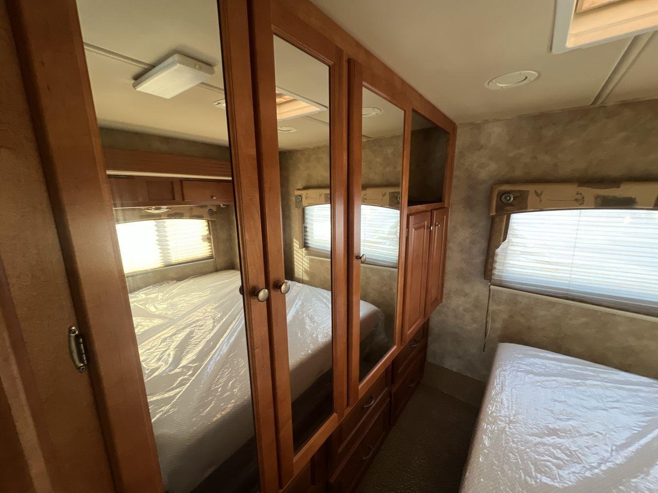 2009 Chevrolet Express A/C, MOTORHOME, TV, KITCHEN, BEDROOM, BATHROOM, CRUISE CONTROL, BACK UP CAMERA!! Photo