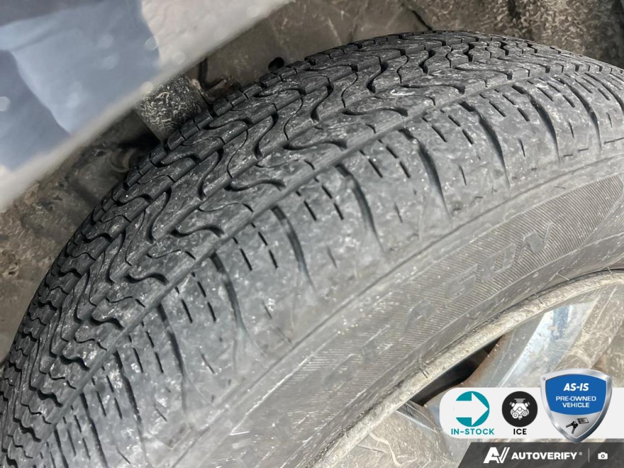 2011 Ford Escape XLT Automatic 310A | CONVENIENCE PKG | MOONROOF | CANAIDAN WINTE Photo