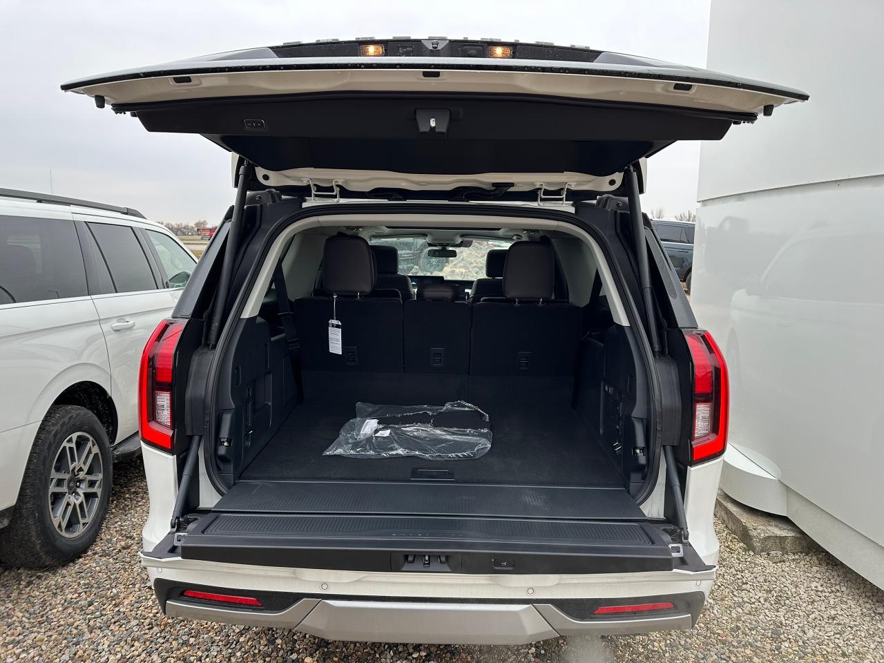 2025 Ford Expedition PLATINUM MAX 4x4 600A Photo5