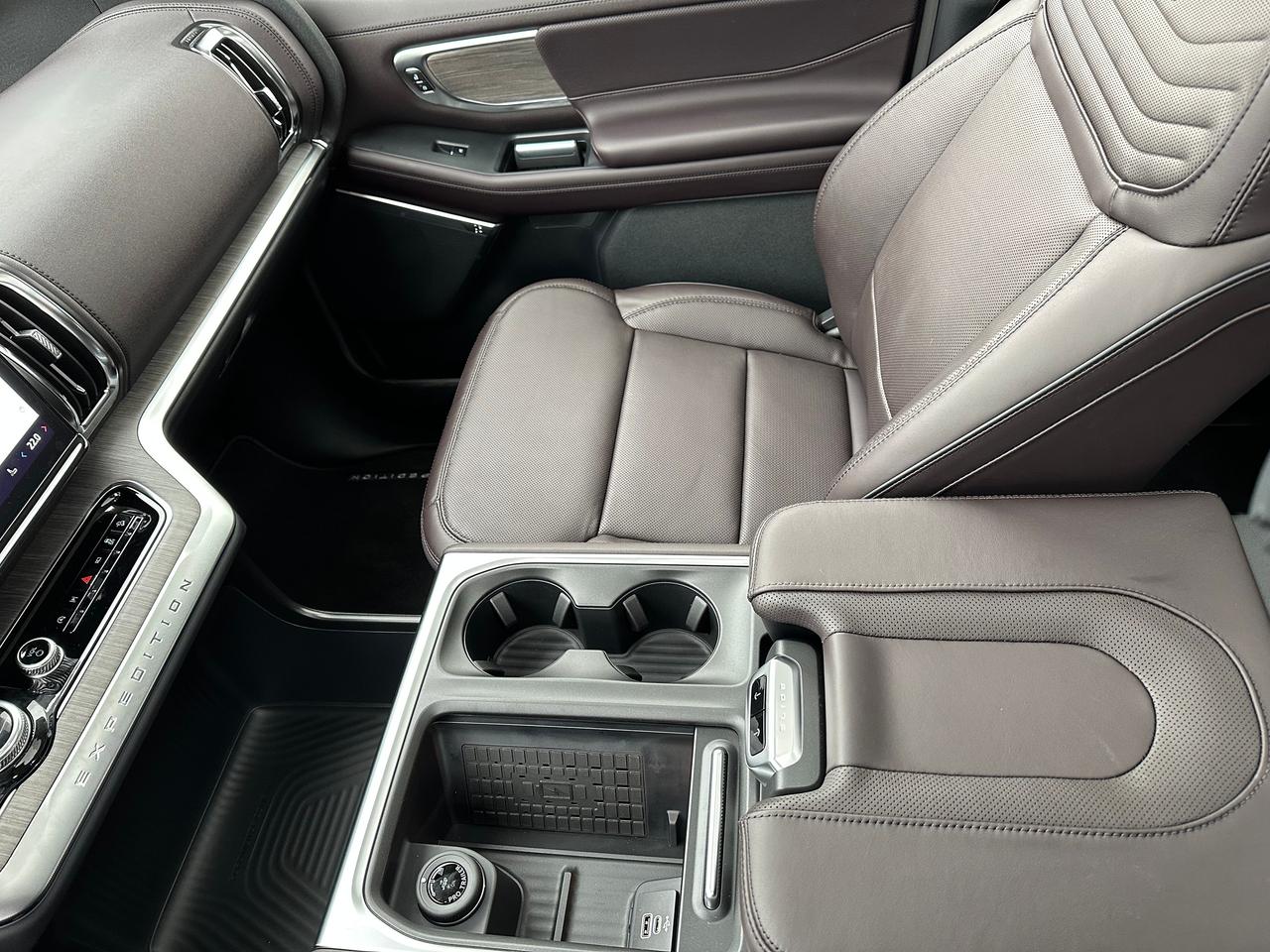 2025 Ford Expedition PLATINUM MAX 4x4 600A Photo5