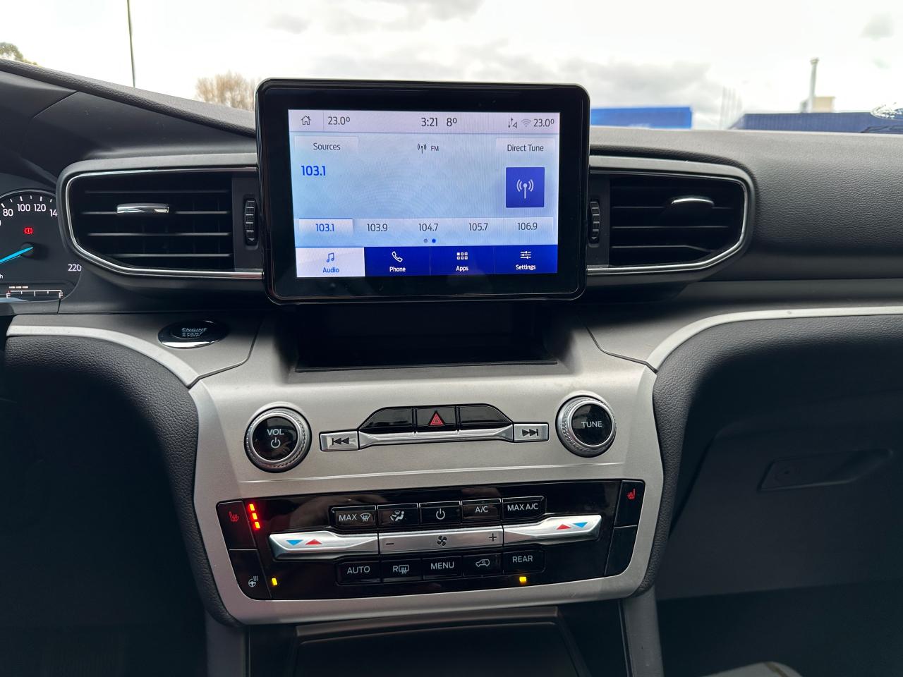 2022 Ford Explorer XLT Photo