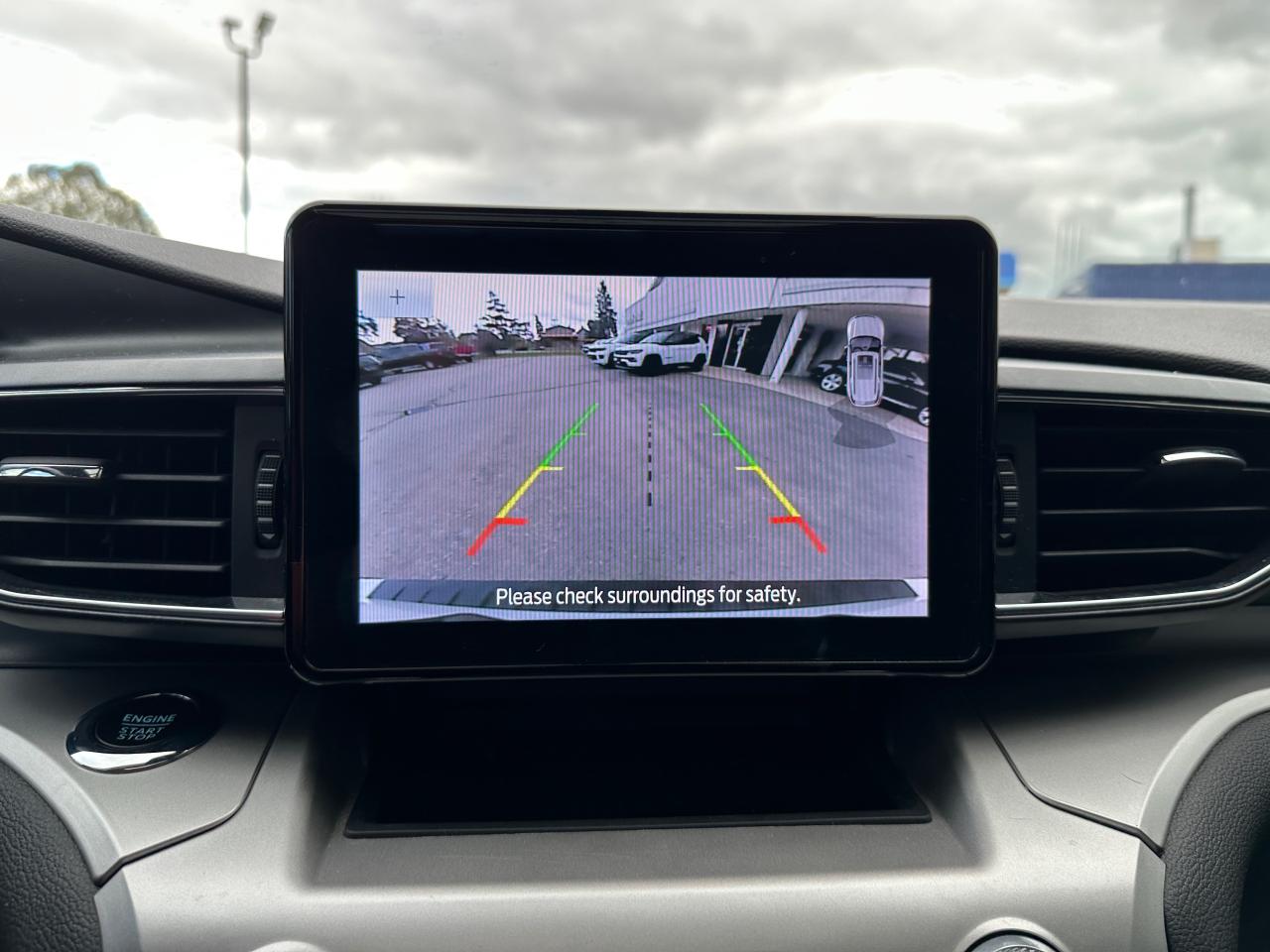 2022 Ford Explorer XLT Photo