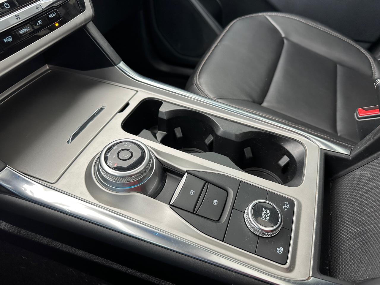 2022 Ford Explorer XLT Photo