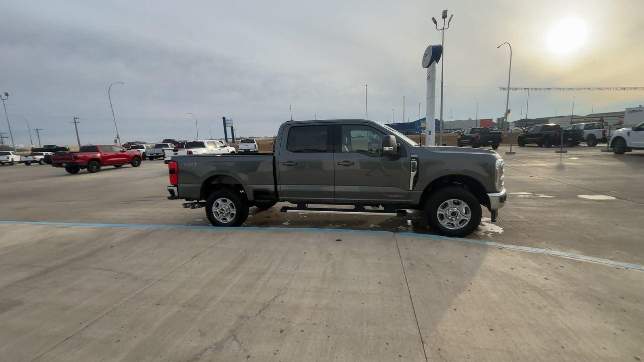 2026 Ford F-350 Super Duty SRW XLT 4WD CREW CAB 6.75' BOX Photo5