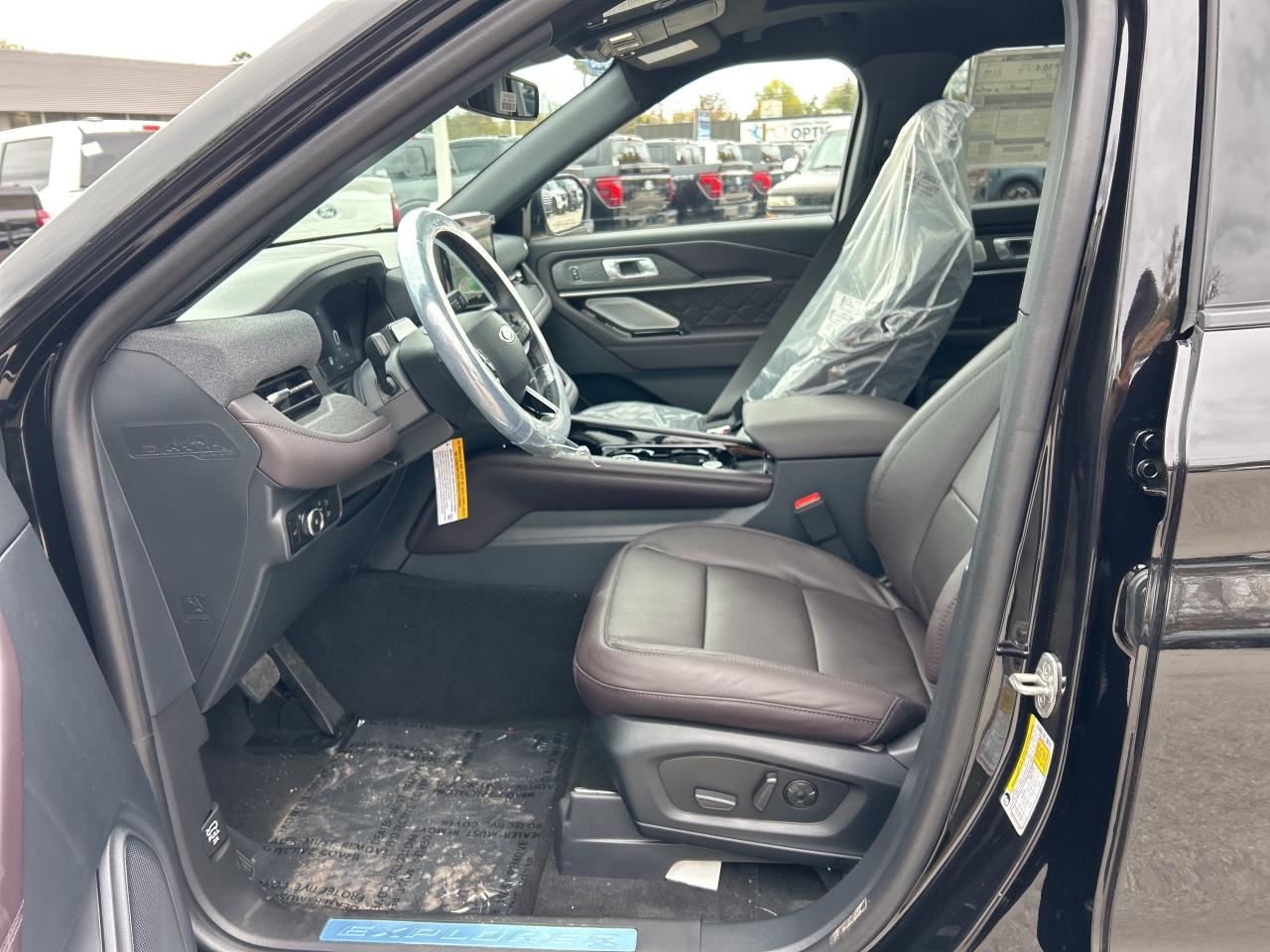 2026 Ford Explorer Platinum Photo