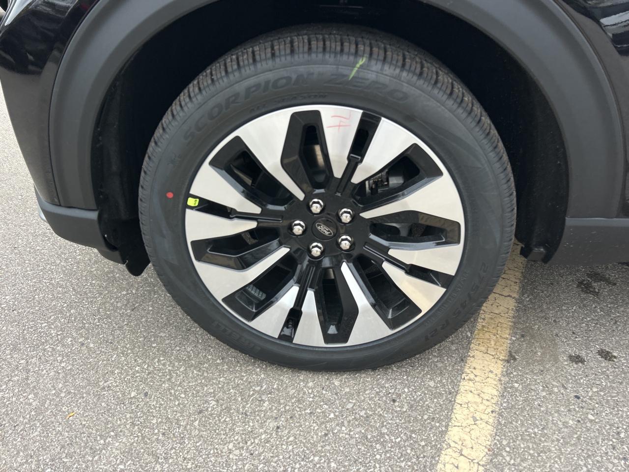 2026 Ford Explorer Platinum Photo