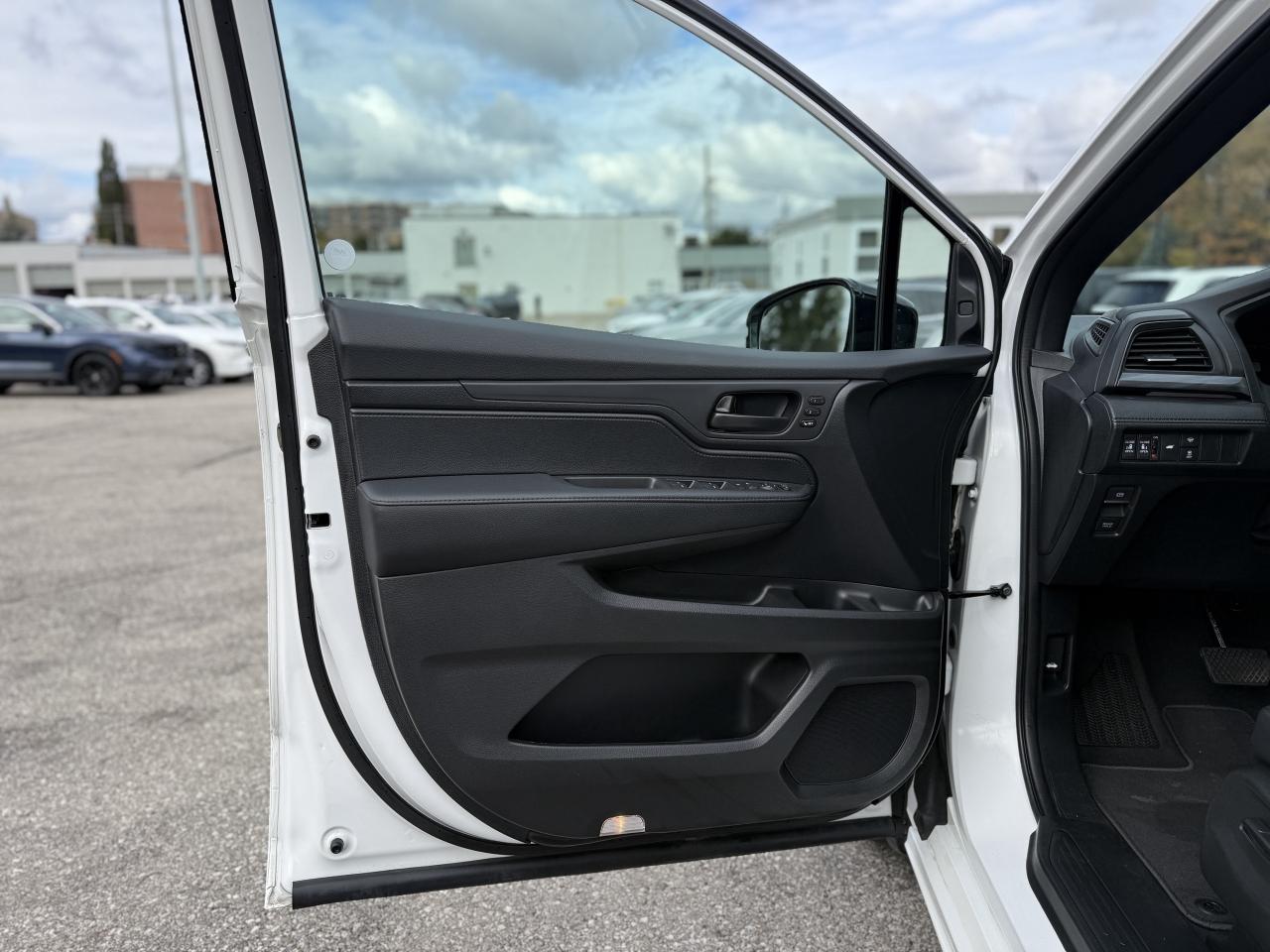 2025 Honda Odyssey Sport-L Auto | DVD PLAYER | REMOTE START | Photo