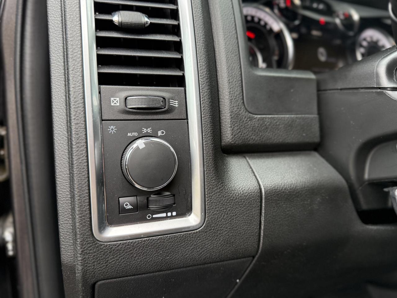 2021 RAM 1500 Classic Warlock 4x4 Crew Cab 5'7  Box  | REMOTE START | Photo