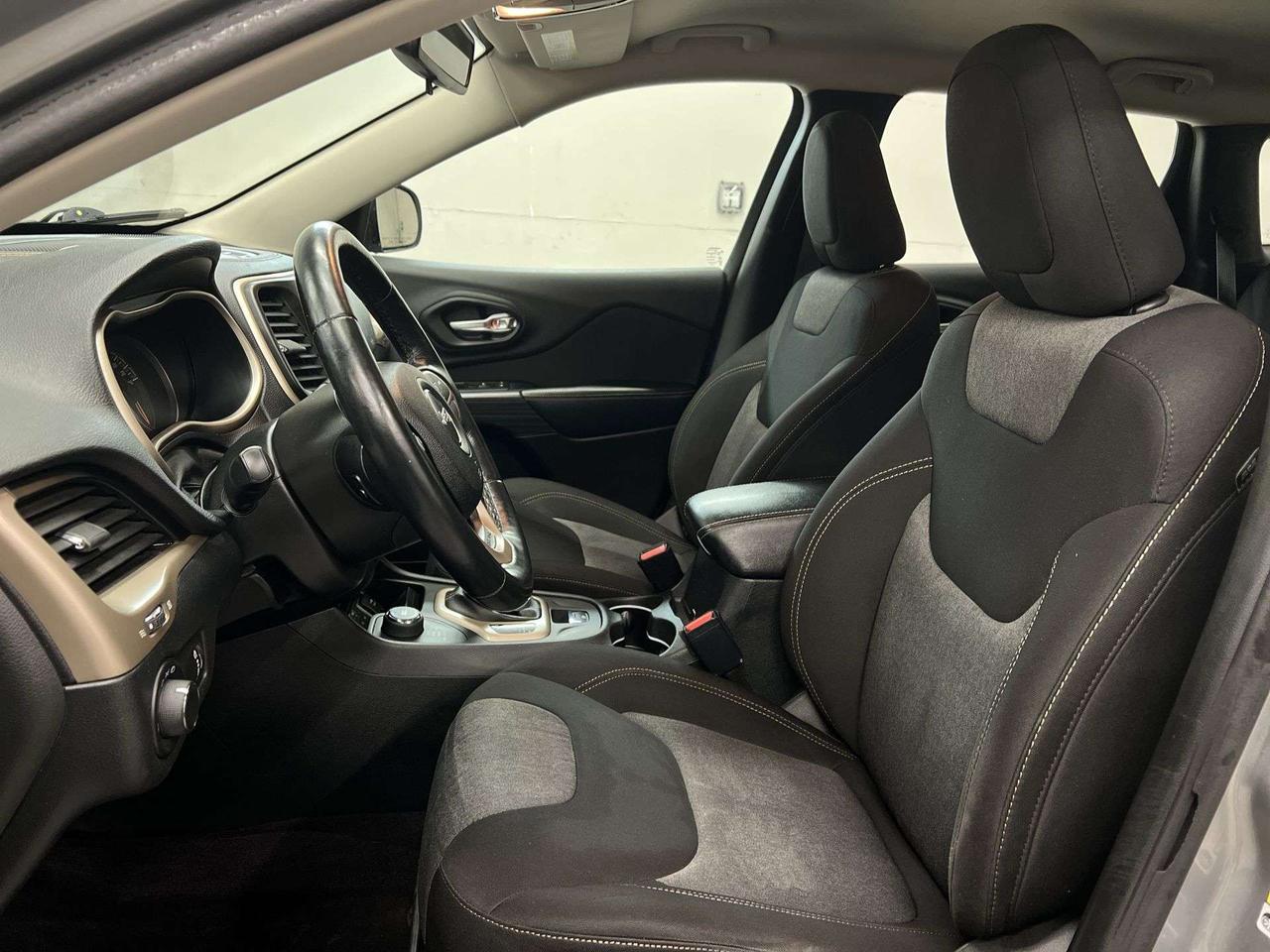 2016 Jeep Cherokee SPORT 4X4 | LOW KMS! | HTD SEATS | REMOTE START Photo