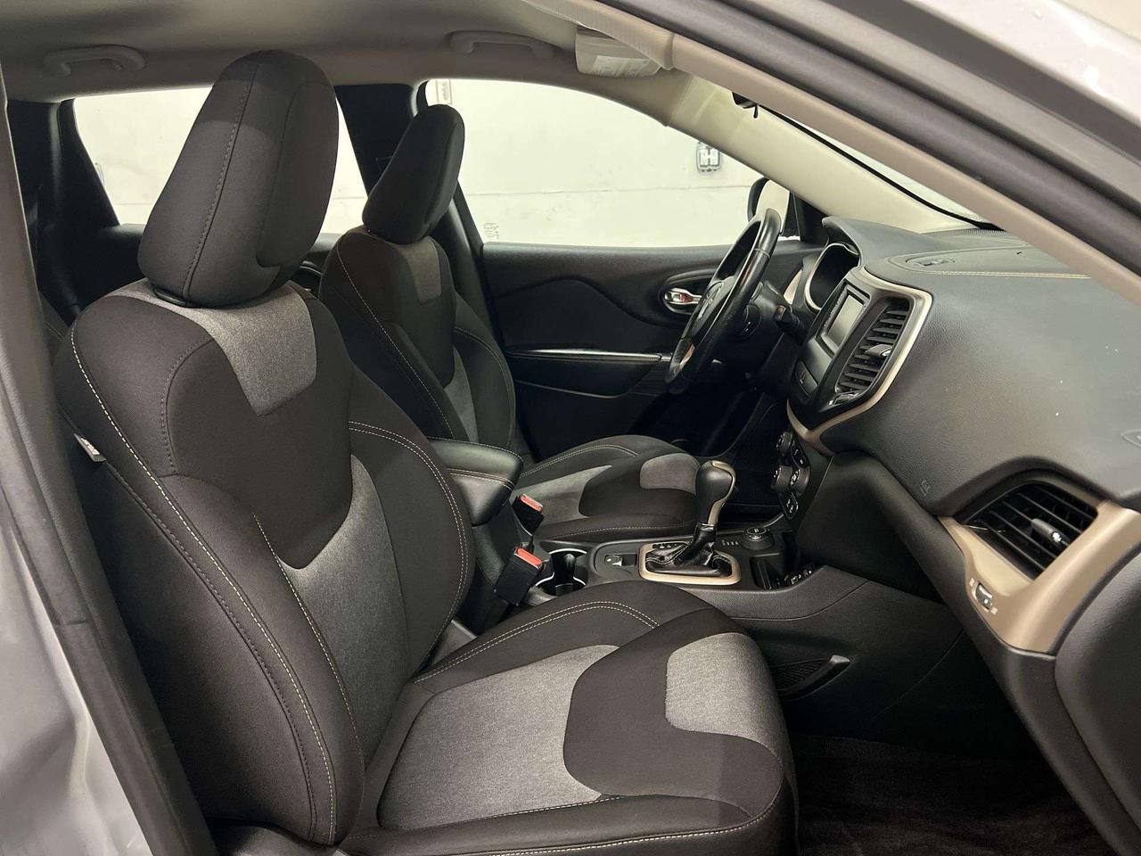 2016 Jeep Cherokee SPORT 4X4 | LOW KMS! | HTD SEATS | REMOTE START Photo