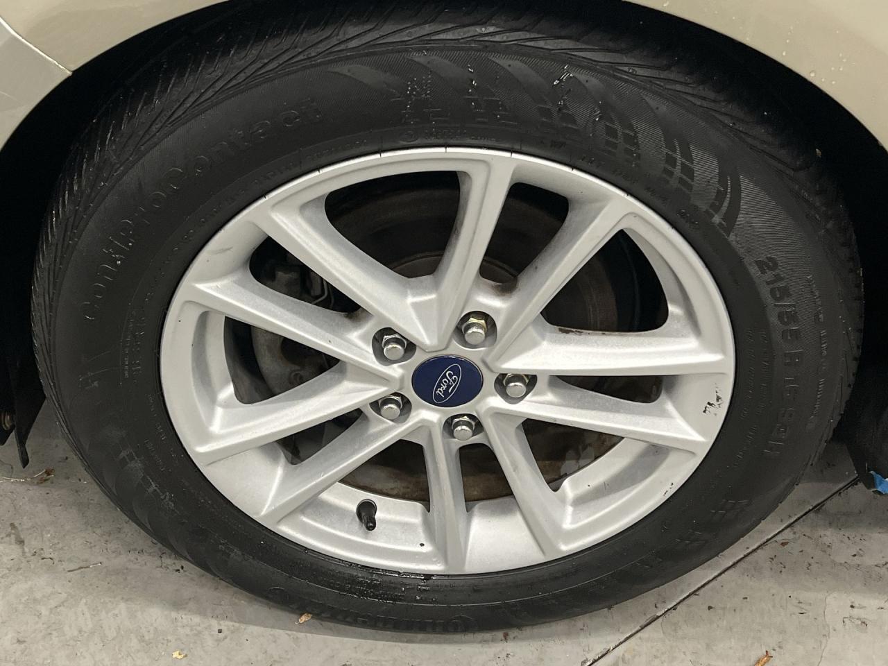 2016 Ford Focus SE HATCH | ONLY 32,000KMS! | AUTOMATIC | HTD SEATS Photo