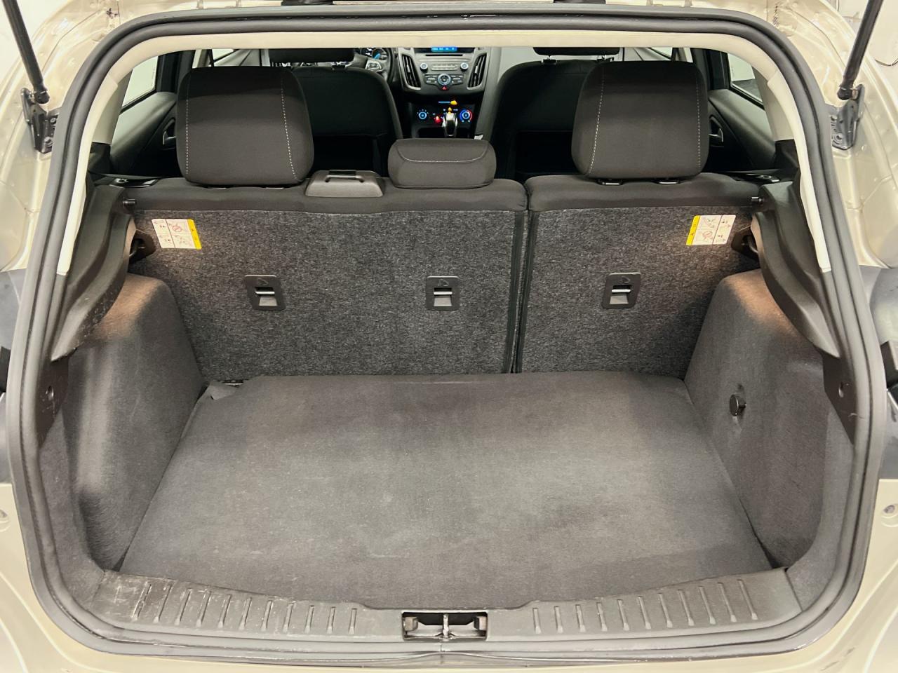 2016 Ford Focus SE HATCH | ONLY 32,000KMS! | AUTOMATIC | HTD SEATS Photo