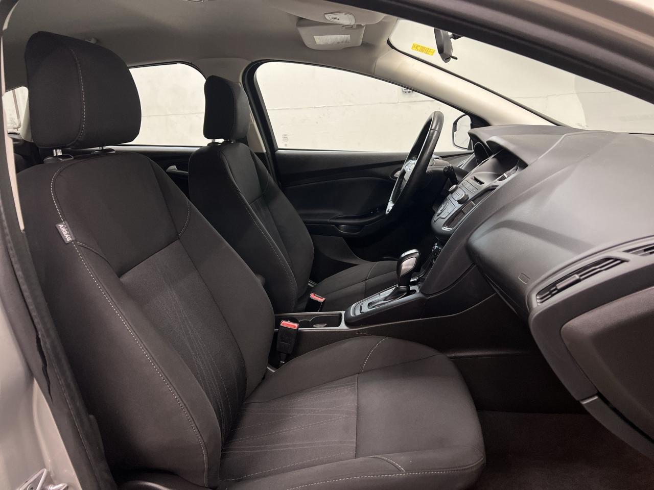 2016 Ford Focus SE HATCH | ONLY 32,000KMS! | AUTOMATIC | HTD SEATS Photo