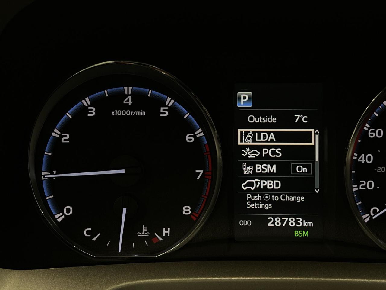 2017 Toyota RAV4 XLE AWD | ONLY 29,000KMS!! | SUNROOF | HTD SEATS Photo2