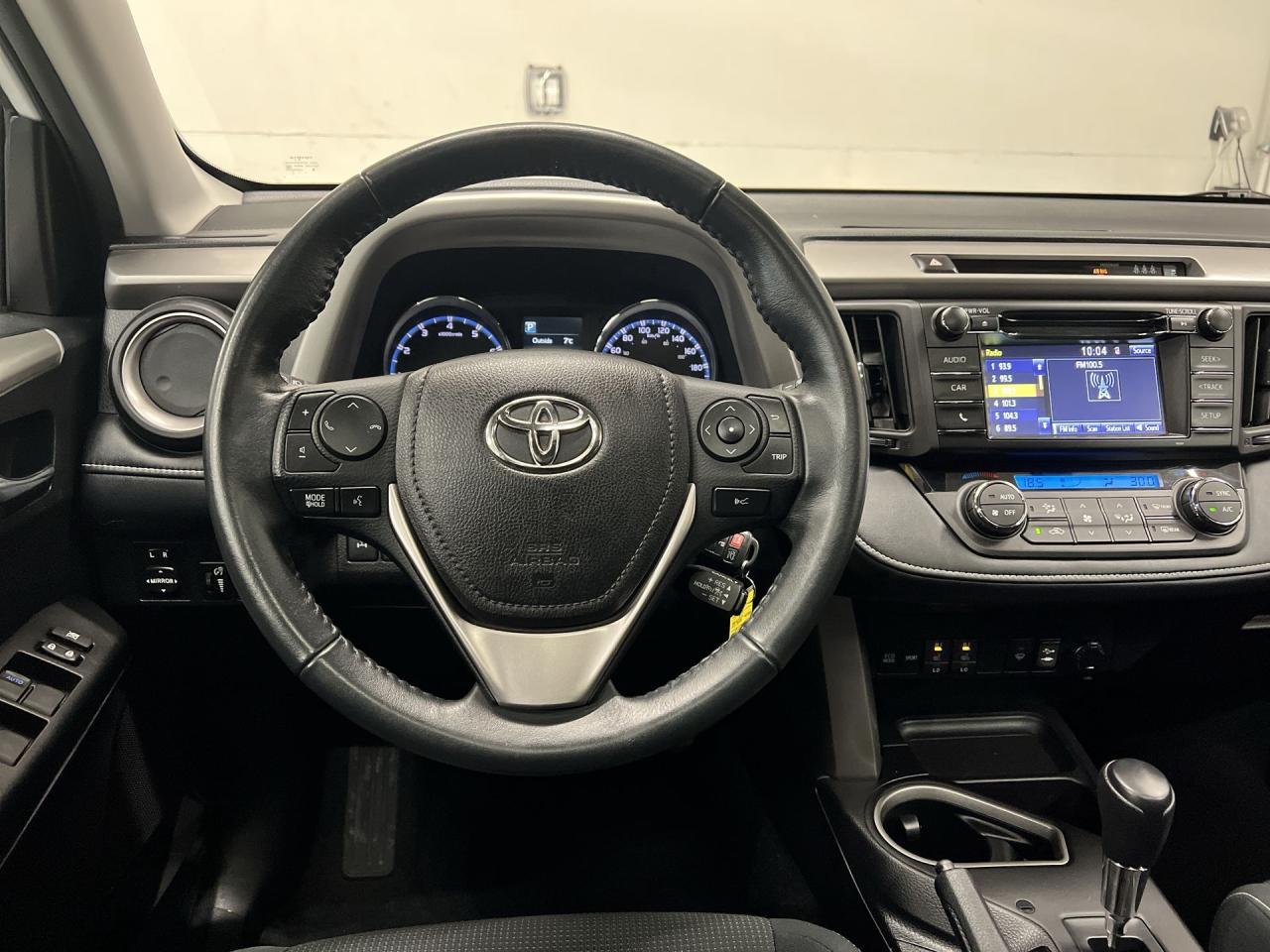 2017 Toyota RAV4 XLE AWD | ONLY 29,000KMS!! | SUNROOF | HTD SEATS Photo